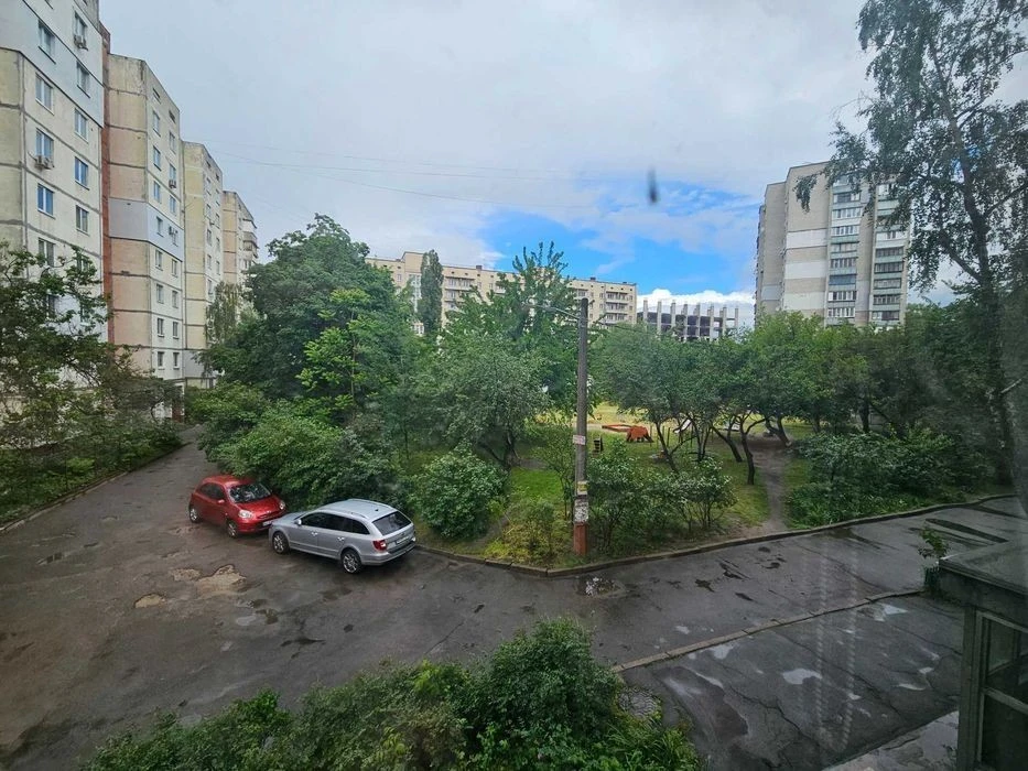 For sale 3 rooms 74m 2nd floor Darnytska sq. Dnisterska st./