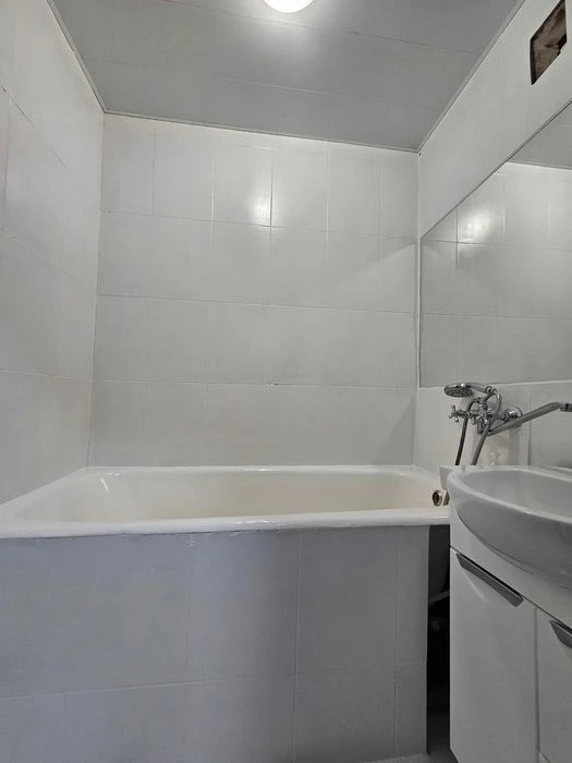 For sale 3 rooms 74m 2nd floor Darnytska sq. Dnisterska st./