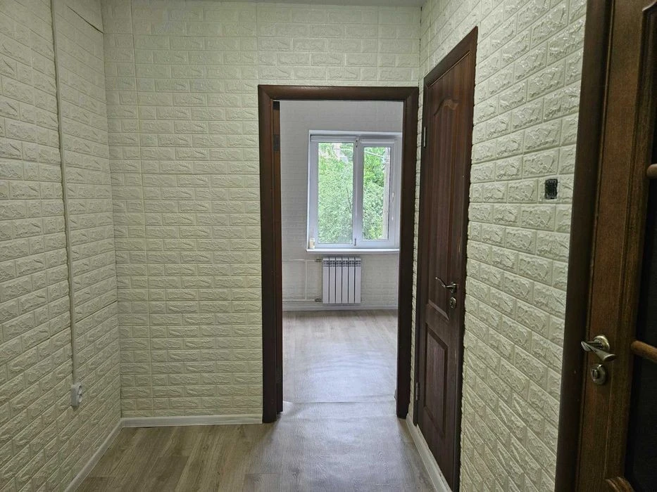 For sale 3 rooms 74m 2nd floor Darnytska sq. Dnisterska st./