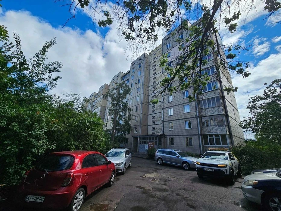 For sale 3 rooms 74m 2nd floor Darnytska sq. Dnisterska st./