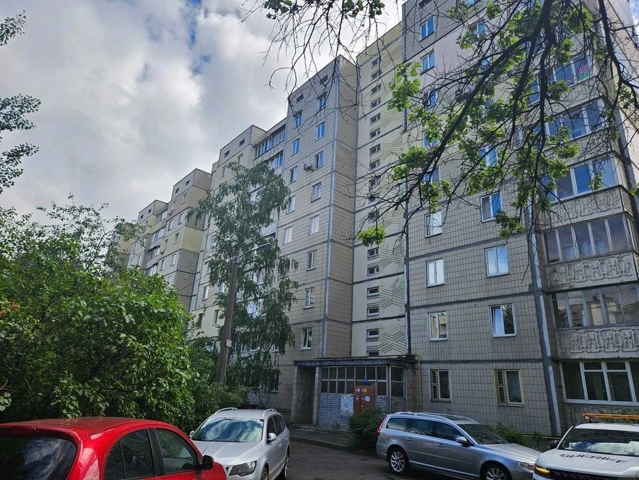 For sale 3 rooms 74m 2nd floor Darnytska sq. Dnisterska st./
