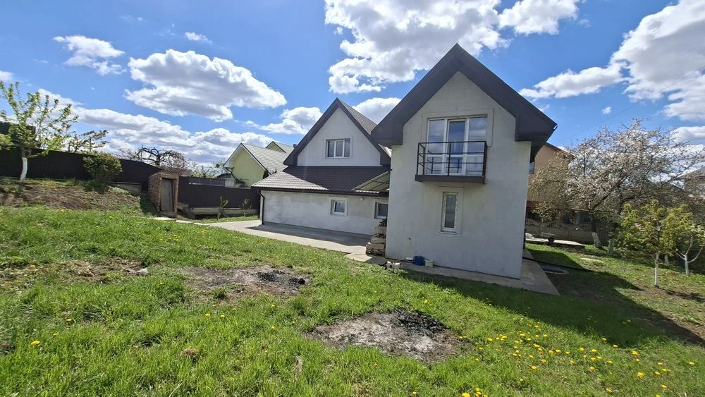 Продаж житлового будинку 220м². Ділянка 7сот.Котедж.Комуніка