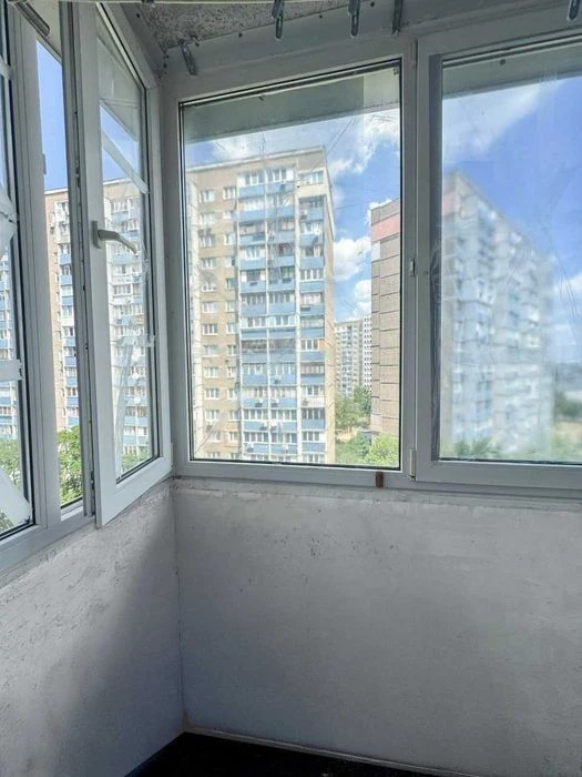 Продаю однокімнатну квартиру вул Беретті, 5 Деснянский