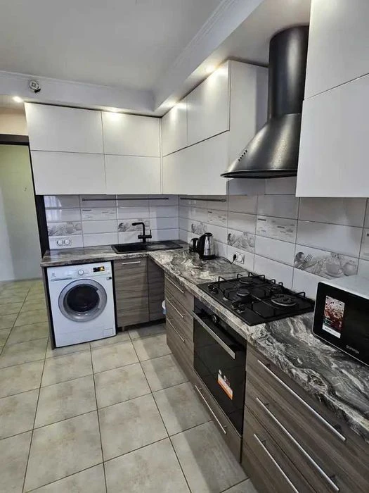 I will sell a spacious 4-room apartment, Donetsk highway, Lomovsky Frun