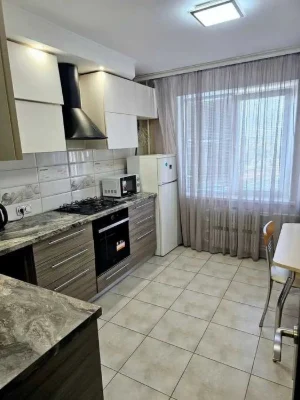 I will sell a spacious 4-room apartment, Donetsk highway, Lomovsky Frun