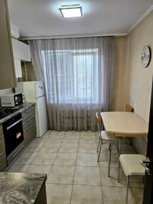 I will sell a spacious 4-room apartment, Donetsk highway, Lomovsky Frun