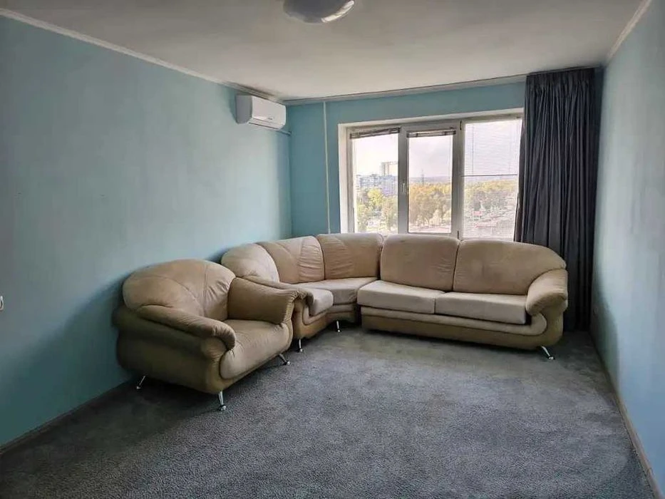 I will sell a spacious 4-room apartment, Donetsk highway, Lomovsky Frun