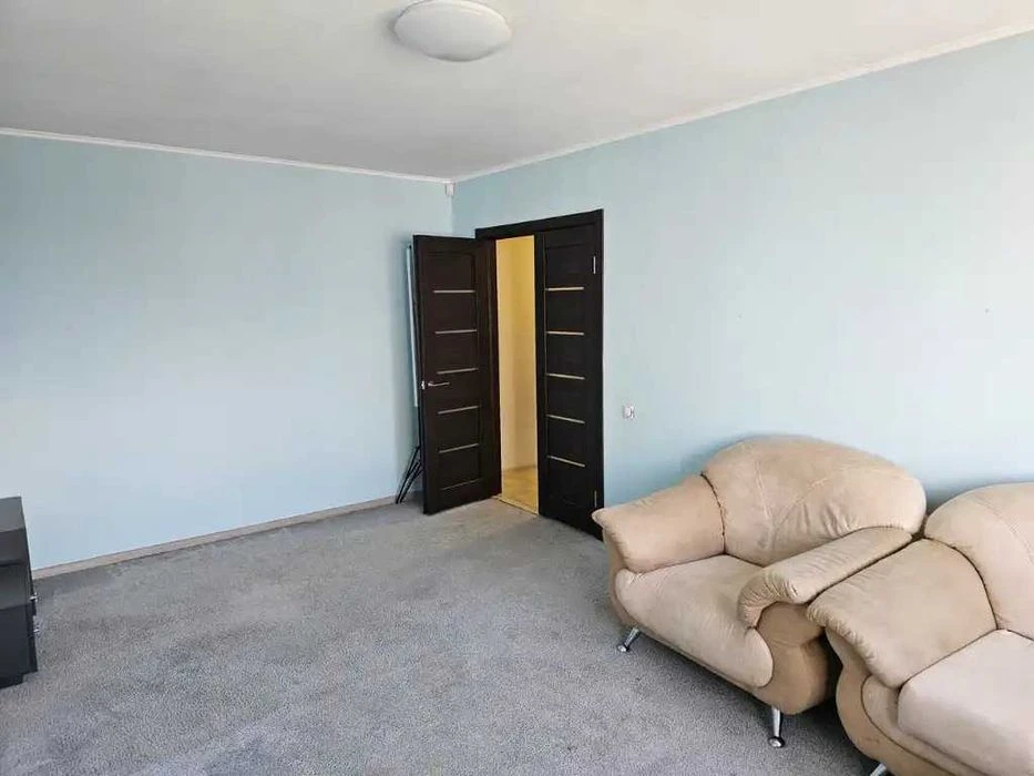 I will sell a spacious 4-room apartment, Donetsk highway, Lomovsky Frun