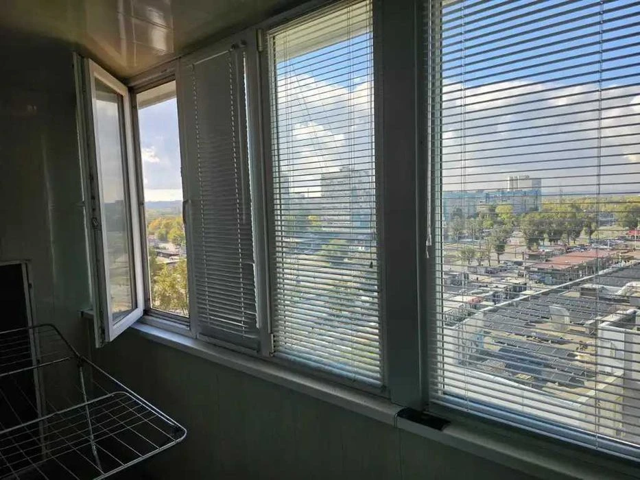 I will sell a spacious 4-room apartment, Donetsk highway, Lomovsky Frun