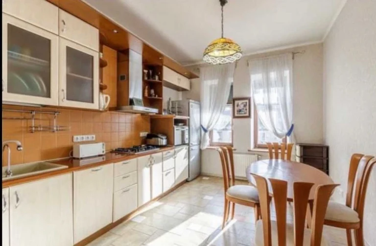 Продаж 3-кімн. квартири в центрі м. Києва