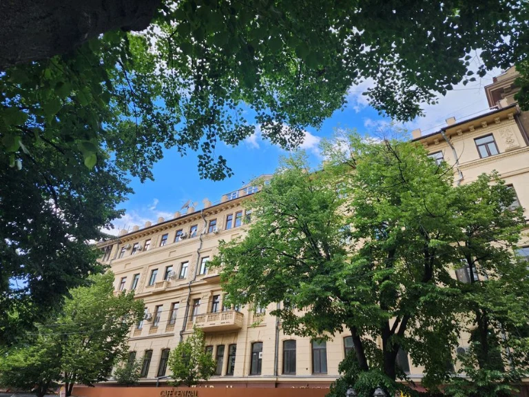 Продажа.Квартира в центре с ремонтом ул.Дерибасовская/Экатер