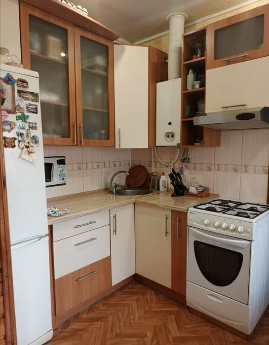 Продается 3 к. кв. с инд. газ. отоплением на правом берегу