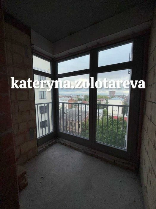 I will sell 1 apartment in the very center of Kharkiv in a newly built building.