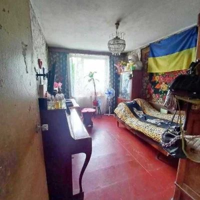 3-bedroom apartment for sale, Saltovskaya metro station, 1 minute away.