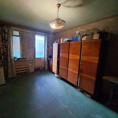3-bedroom apartment for sale, Saltovskaya metro station, 1 minute away.