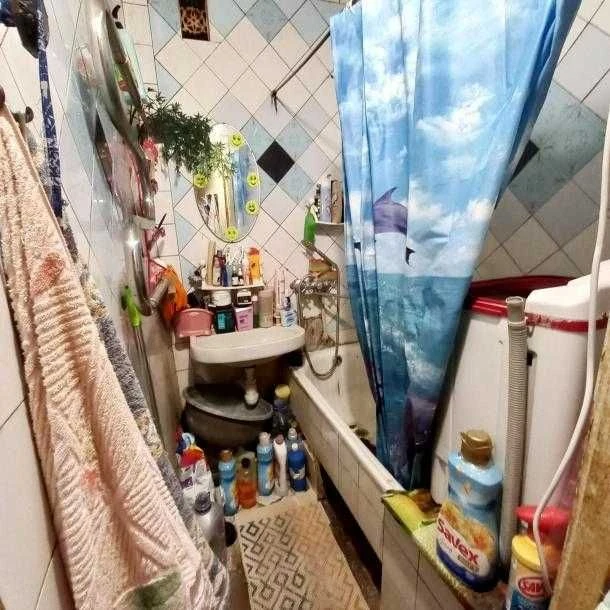 3-bedroom apartment for sale, Saltovskaya metro station, 1 minute away.
