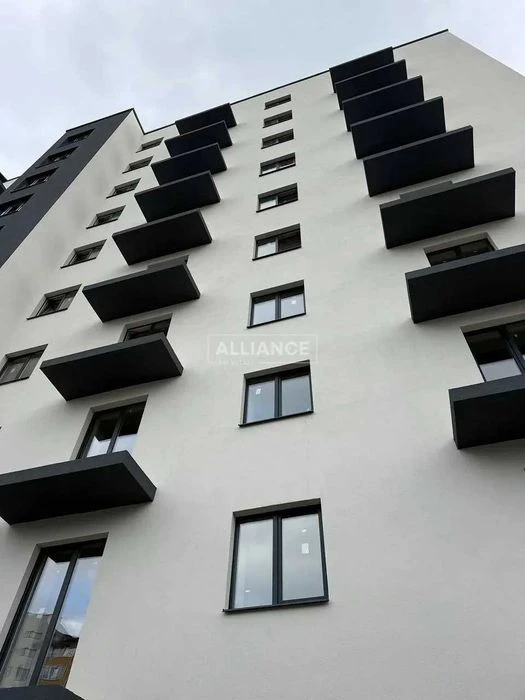 Прекрасная 1 км квартира с балконом, газовым отоплением в централь.
