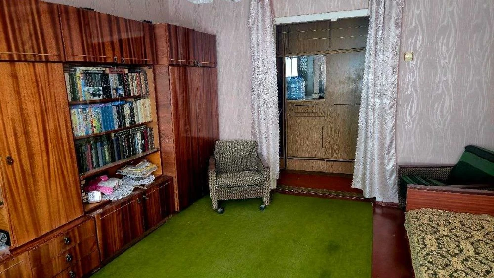 Two-room apartment for sale, Left Bank, brick building