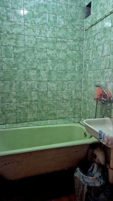 Two-room apartment for sale, Left Bank, brick building