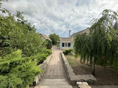House + hangar for business for sale.