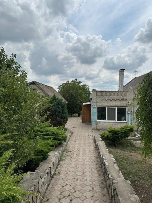 House + hangar for business for sale.