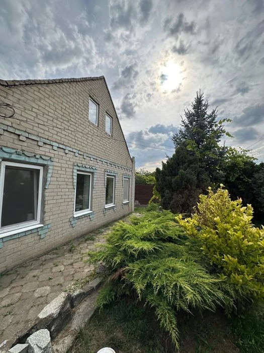 House + hangar for business for sale.