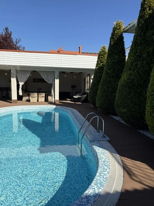 Luxurious VILLA in Sauvignon, 15 acres, 440m2