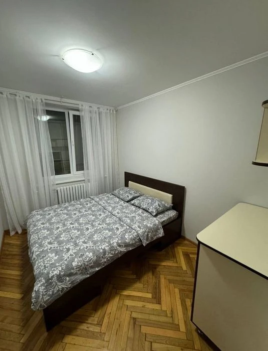Продаю або обміняю 2 кім в тихому місті