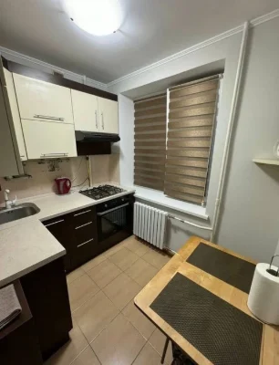 Продаю або обміняю 2 кім в тихому місті