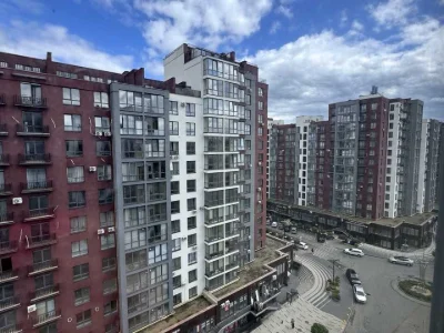 Квартира. Івано-Франківськ, Княгинин вул., (Будинок 33)
