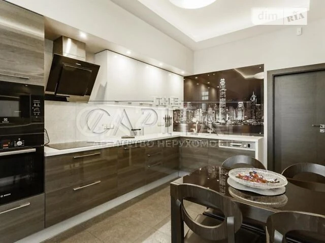 Sale of 3-room apartment 115 sq. m. on Andriy Verkhoglyada St. 20 •