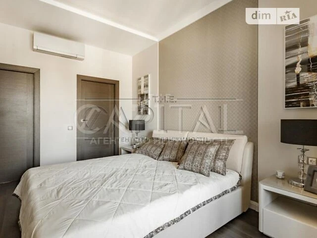 Sale of 3-room apartment 115 sq. m. on Andriy Verkhoglyada St. 20 •