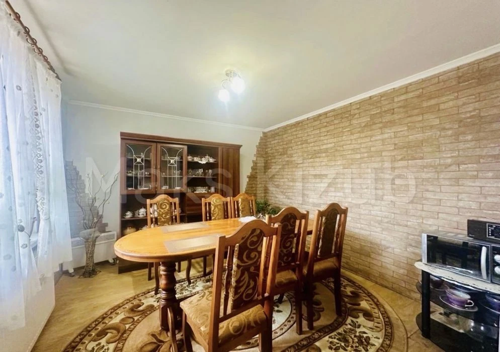 Продаж приватного будиноку з газом/ 225 м2/ Ділянка