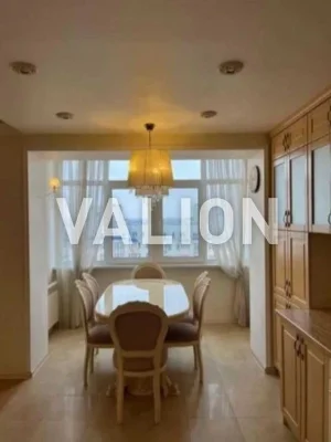 Without %. Selling a two-level apartment 192m2, Zdanovska Street 52/