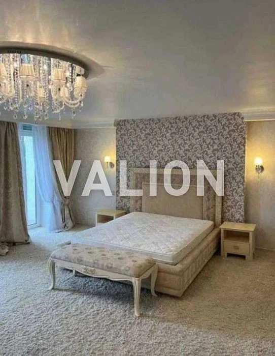 Without %. Selling a two-level apartment 192m2, Zdanovska Street 52/