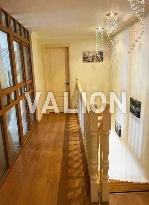 Without %. Selling a two-level apartment 192m2, Zdanovska Street 52/