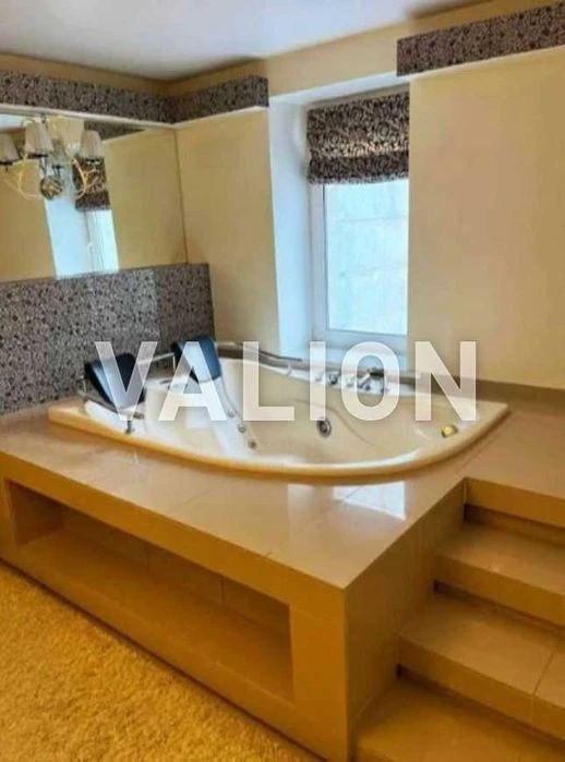 Without %. Selling a two-level apartment 192m2, Zdanovska Street 52/