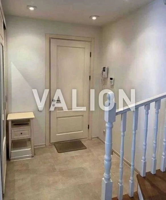 Without %. Selling a two-level apartment 192m2, Zdanovska Street 52/