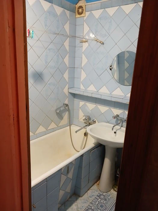 For sale, owner, 1-room apartment near Kholodnaya Gora metro station.