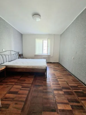 Urgent sale of a 2-room apartment on Budivelnykiv Blvd.