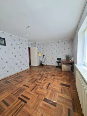 Urgent sale of a 2-room apartment on Budivelnykiv Blvd.