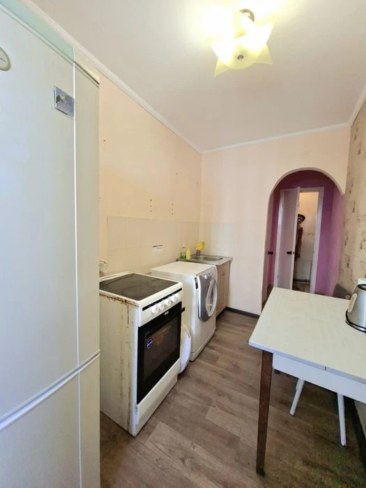 Urgent sale of a 2-room apartment on Budivelnykiv Blvd.