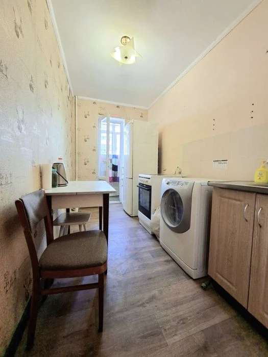 Urgent sale of a 2-room apartment on Budivelnykiv Blvd.