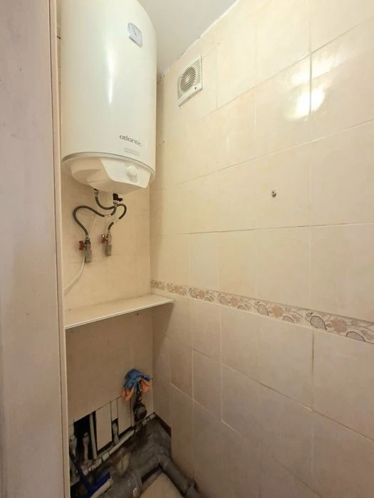 Urgent sale of a 2-room apartment on Budivelnykiv Blvd.