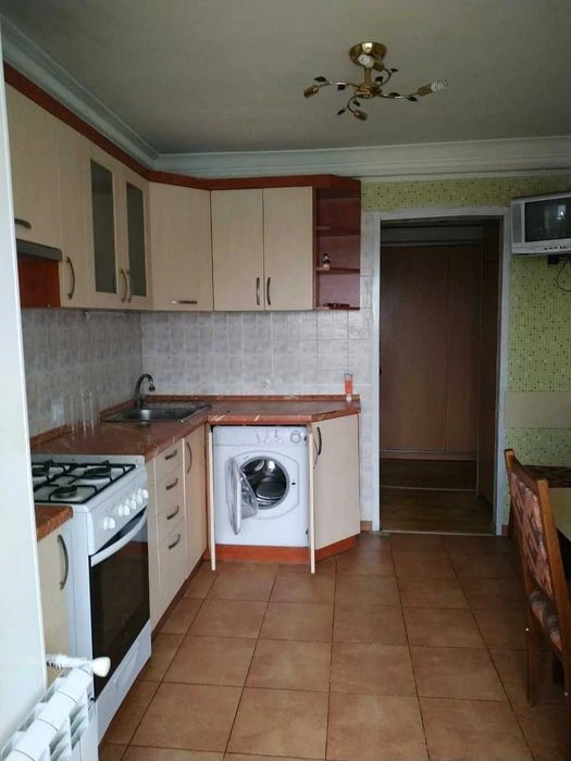 Two-room apartment on Lisovye. Chernihivska metro station. Kyiv, Bratislava