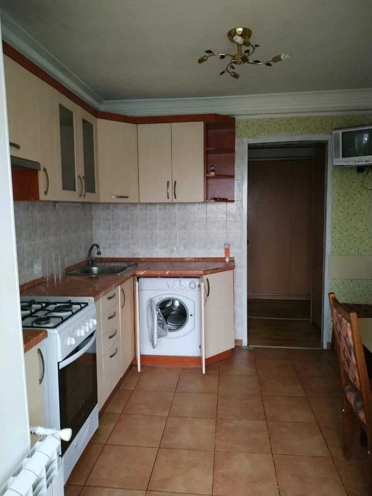 Two-room apartment on Lisovye. Chernihivska metro station. Kyiv, Bratislava