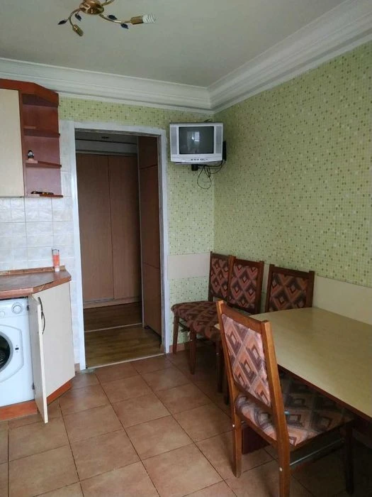 Two-room apartment on Lisovye. Chernihivska metro station. Kyiv, Bratislava