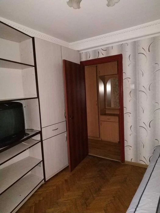 Two-room apartment on Lisovye. Chernihivska metro station. Kyiv, Bratislava