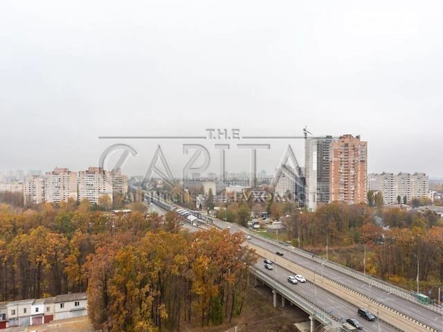 Продаж 2к квартири 78.2 кв. м на просп. Любомира Гузара 11 •