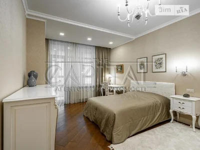 Sale of 3-room apartment 146 sq. m. on Andriy Verkhoglyada St. 20 •